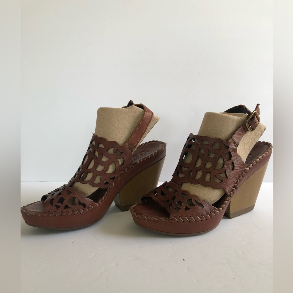 Lobo Solo Platform Sandals